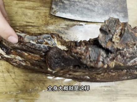 放了5年的腊肉长满了霉斑和污垢 不知道里面成啥样了 切开了看下#陈年腊肉 #老腊肉 #特色美食 #湖南腊肉 #原生态美食
