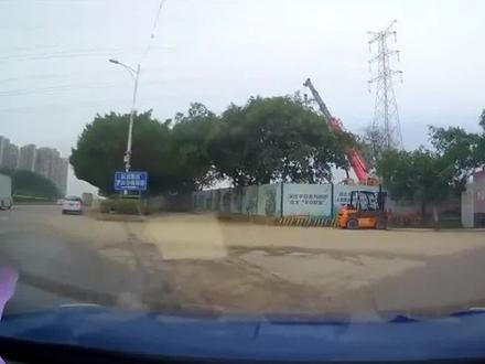 #凯美瑞行人保护机盖自动弹起