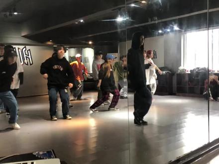 怀念老店破破旧旧的风格
太underground了😭 HIPHOP的味道#hiphop #长沙街舞 #huk #街舞