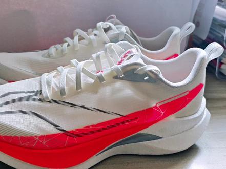 #跑鞋 #马拉松跑鞋 #跑步鞋 #跑鞋测评 #跑鞋推荐 今天测评赤兔9 Pro