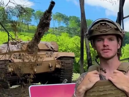 疯迪花重金买了台坦克,FBI有点不高兴了#整活 #坦克