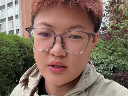 #短发T#陈乐 #T #短发女生
天天被误认性别,已经麻了,我不开口说话,不出声的话,你能知道我是个女生嘛?