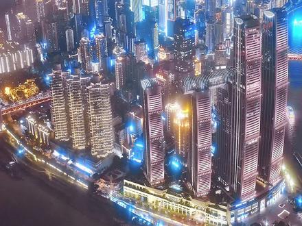 世界上最魔幻的城市:重庆。中华人民共和国直辖市,国家中心城市,超大城市,英雄城市,开放城市,网红城市,旅游枢纽城市,是长江上游经济带城市,总面积8.24万平方公里,是中国重要的经济、科技、金融、交通和航运中心。#重庆dou知道 #8d魔幻山城重庆 #山城重庆