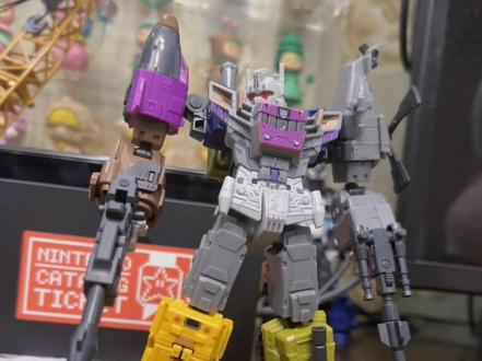 布鲁可混天豹合体以后多的载具武器怎么?
当然是继续组合啦!
剪掉部分插桩,上胶水继续拼~
…………除非还有一组载具🥹
(等了两个月,终于站起来了)
#模型 #布鲁可变形金刚