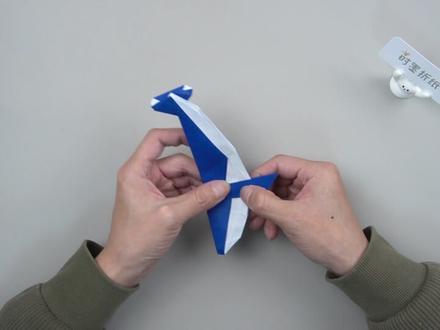 搞定神兽就靠它!折只鲸鱼放家里🐋娃瞬间变乖 Bodo设计的超治愈鲸鱼教程来啦!2星难度和娃一起挑战正好
好看又逼真,锻炼娃的耐心和空间想象力,完工摆哪都好看!
评论区晒图比比谁家的大👉
#亲子手工 #折纸教程 #治愈系手工 #育儿日常