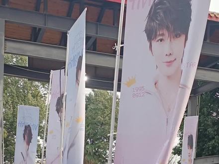 2026.02.04郝熠然上班
1s都舍不得剪,宝宝太可爱了,而且看得出来普普超级开心啦,蹦蹦跳跳的,宝贝你超级好看的,花墙也好看,我们声嘶力竭的声音有没有吓到你😂😂,希望可以在成都线下多多相见欧@郝熠然 #郝熠然