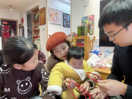 我妈去世后,侄女来我家生活四年了,今年提出来让我陪她回老家过年,我没想过我老公会答应,并且还要让我带着他去,我嫁到这个家快十年了,从来没跟公婆有过矛盾,因为我不管有什么问题,他都冲在我前面帮我解决#侄女跟姑姑#夫妻日常