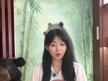 关于藏马熊攻击人的事件
今天来分享一下,藏马熊和黑熊的区别!
在此呼吁各位小伙伴,不要做不必要的喂食,因为冷血动物,不需要怜悯之心#藏马熊攻击人#呼吁保护民族#亚洲黑熊