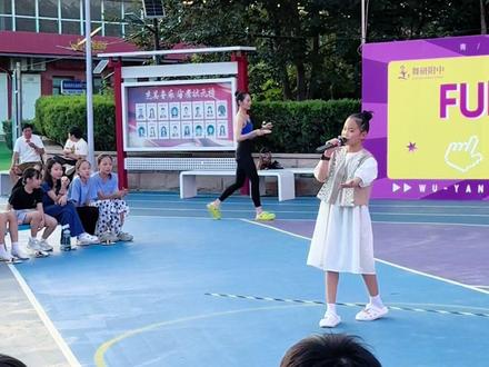 哈哈、台下好多名校毕业的老师,看看若伊多紧张……