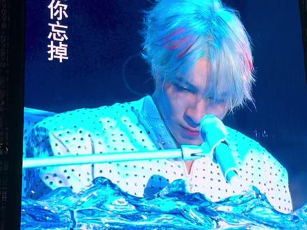 20260321薛之谦万兽之王演唱会广州站 钢琴弹唱串烧《最好》《刚刚好》《哑巴》《你还要我怎样》《爱好》《像风一样》#薛之谦广州演唱会