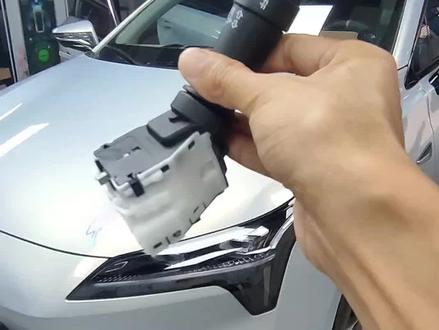 埃安SPLUS升级加装自动大灯安装教程。原厂带AUTO自动功能高配开关替换,免破线无损安装。车库、遂道、夜间自动开启大灯,白天自动关灯。埃安S Y V PLUS都可以装 在广州埃安S低配改高配,就找广州特能改!#埃安SPLUS自动大灯 #埃安S自动大灯 #广州特能改
