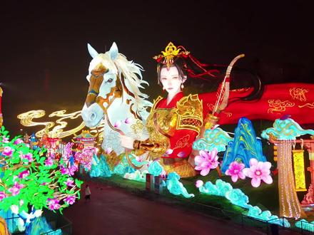 自贡灯会步步是景,美到让人失语~#自贡灯会 #第三十二届自贡国际恐龙灯会 #东方美学还得看灯会