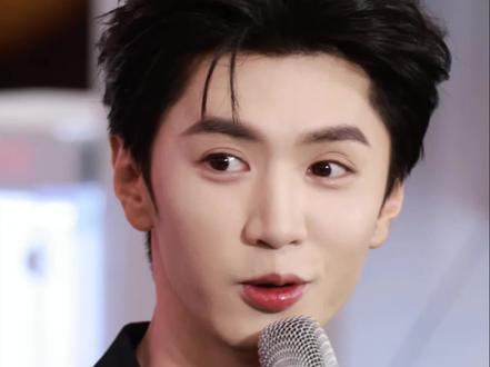 帅哥就是要怼脸拍 #陈哲远 #ysl