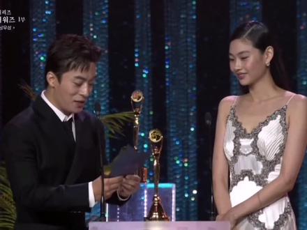 #朴志训 #青龙奖 这是对一路走来的不易最好的结果