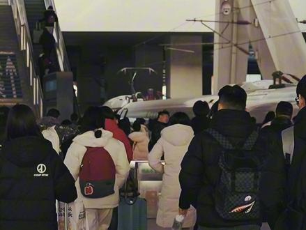 “尊敬的乘客您好,您乘坐的2025次列车,即将到站,下一站,2026站!希望2026的你,幸福、开心、健康、自信、勇敢…”#下一站2026