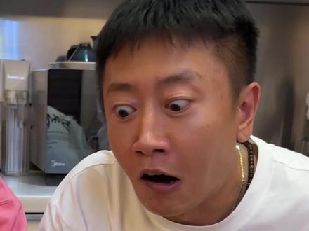 你们在家吃饭敢扒拉菜嘛?咱奶这波属实给老登安排明白了~ #真实还原 #搞笑 #家庭搞笑#大叔二叔