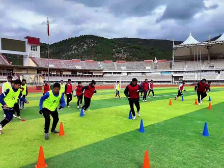 滇超进行时丨高原雄鹰振翅出征!以坚守赴希望(记者:白玛品楚 李用巍)#滇超联赛