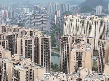 德江,2025最新全貌!已成为贵州东北部最大城市!
#德江 #德江县 #德江机场 #小县城的慢节奏生活山城风光避暑胜地贵州旅游推荐多彩贵州贵州文旅推荐官家乡味贵州最美乡村贵州方言乡村风景贵州人在浙江广东福建家乡的变化家乡的味道家乡的发展交通安全贵州打卡点贵州必去的地方贵州的山水最美乡村世外桃源悬崖村庄乡村风景神奇惊险冒险旅途最美多彩贵州渝贵高铁泸遵高铁渝毕高铁兴永郴赣铁水龙节大龙阡庙会美食节民族文化节贵州少数民族文化苗族村超村BA #黔东南凯里黎平榕江天柱从江黄平镇远剑河岑巩锦屏三穗麻江雷山丹寨台江施秉铜仁江口玉屏松桃思南印江沿河石阡贵阳熄峰修文开阳清镇平坝镇宁关岭紫云普定福泉都匀龙里瓮安惠水贵定独山三都平塘长顺罗甸荔波兴义兴仁贞丰安龙望谟普安晴隆册亨六盘水盘州遵义仁怀习水桐梓正安湄潭绥阳赤水凤冈余庆道真务川毕节威宁金沙大方黔西织金纳雍赫章北京上海天津武汉沈阳郑州西安成都昆明南宁杭州福州合肥南昌南京哈尔滨长春呼和浩特石家庄青岛西藏乌鲁木齐宁波济南大连长沙兰州银川浙江金华丽水衢州温州宁波湖州嘉兴台州绍兴哈尔滨天津石家庄郑州西安昆明桂林广州深圳东莞中山江门佛山肇庆珠海汕头杭州厦门福州南京合肥徐州拉萨西宁南宁海口太原洛阳漳州厦门福州莆田宁德泉州南平三明龙岩金华舟山重庆綦江万盛南川江津巴南成都泸州煎茶复兴合兴共和官舟土地坳夹石塘头许家坝郎溪木黄紫薇塘头许家坝大龙万山