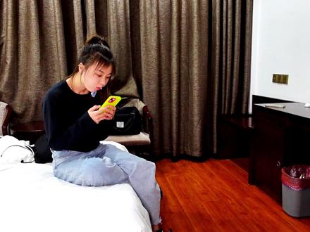 入住健身训练营准备睡觉时突袭查宿惊喜多多零食都没收了(上)@汉中乐动健身训练营 #vlog日常 #减肥训练营 #瘦下来做最美的自己