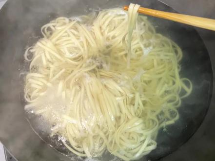 如何判断面有没有熟#北方人对面食的执念有多深 #舌尖上的抖音 #百大厨神年味赛 #为乡村特产代言 #舌尖2026年夜饭菜谱