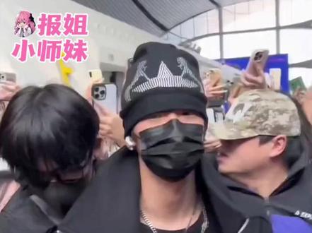 荣耀之战还没开始,七匹狼就已经陨落了两只!余宇涵张峻豪完全就是两个命苦哥#张峻豪 #余宇涵 #线下 #荣耀之战 #时代峰峻