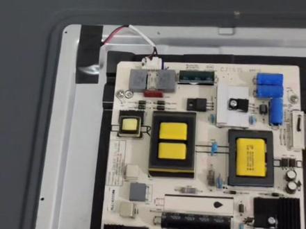 分享一台海信49寸智能电视有声音无图像黑屏故障。