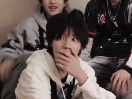 都是去看《YES SIR!》好吗!二班小朋友都很可爱!
#TF家族#四二班#杨涵博李煜东魏子宸#官俊辰聂玮辰张奕然#物料 #官俊臣聂玮辰张奕然