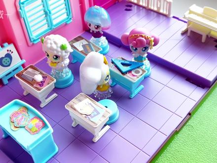 奇妙萌可小剧场-贴纸大冒险 在阳光明媚的萌可小镇,一场充满魔法与友情的奇妙冒险即将开始!这是一个关于成长、责任与真挚友谊的温暖故事。快来看贴贴萌可和她的朋友们如何化解危机,并组建属于她们的“萌可魔法好朋友小队”吧!
#奇妙萌可 #玩具故事 #小剧场 #上热门