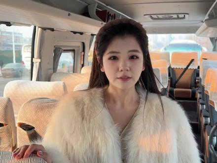 2+1大客=陆地头等舱!
少一座,宽一倍,
长途出行不挤不累,
团建·旅游·商务接待必备!
#大巴车 #包车服务 #出行好物 #热门用车