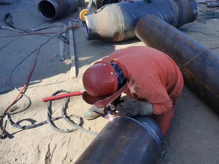 不知道是焊工门槛低了 还是行业内卷 小工随便找个培训班两三个月出来摇身一变都成焊工了,还是双证什么氩弧焊6G大小管。#焊工 #焊接技术 #管道 #电焊工 #焊接