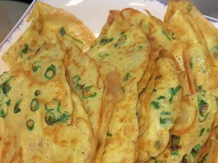 家庭厨师感觉我可以让一让了😓平时都是他摊这个饼我没看过,总觉得我做的不如他做的好吃#鸡蛋水饼 #在家做美食 #宅家抖出美好生活 @梓之若桑 手把手教程来啦