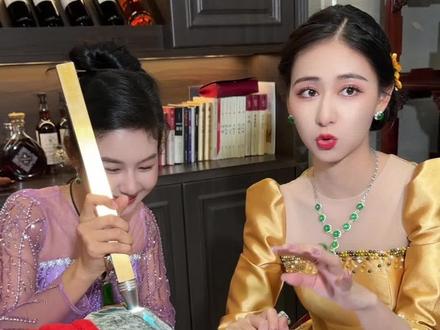 好姐妹让我用她7000万的石头试手气?#刘思懿 #手镯懿姐 #思懿翡翠老板娘