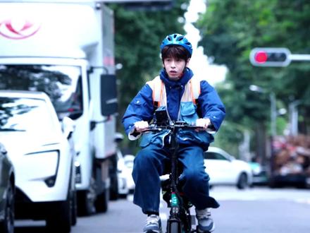 裴总的“反向财富流”管理:从公司总裁到给员工代驾,闭环了,心疼我们可爱的裴总一秒
#彭昱畅 #年少有为