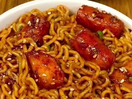 方便面最好吃六种神仙做法,简直好吃到舔碗 #方便面 #方便面的神仙吃法 #方便面的灵魂吃法