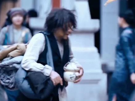 #凭栏一片风云起感动了无数人的乞丐英雄的原型#赵忠尧 混在难民中,步行1400多公里,只为把重要的东西送达目的地。#爱国 #感人 #娱乐评论大赏