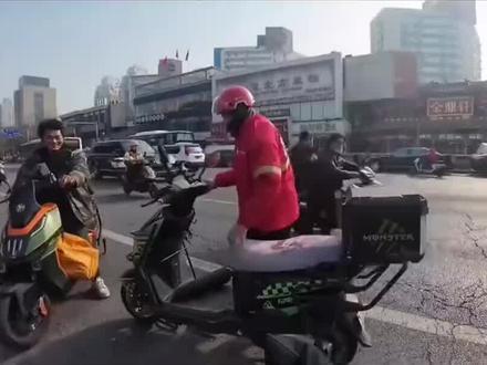 平凡哥一天火两回#搞笑视频 平凡哥#