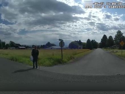 美国警察要抓“联邦特工”,对方称谁敢动他就会被干掉