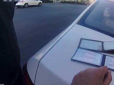 甘肃一男子私家车上装红蓝爆闪灯被处罚!#交警 #交通安全 #热点 #醉美肃州