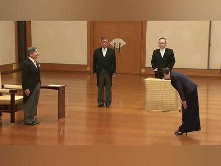 高市早苗被日本天皇认命为首相,笑得根本合不拢嘴