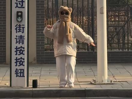 让我们一起pyong pyong哈达 pyong pyong哈~#滑溜溜海豹舞挑战 #抖音舞蹈年终盘点#抖音热门舞蹈计划#海豹舞