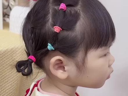 短发女宝新年这样扎,几分钟搞定,手残党妈妈也能学会#儿童发型 #编发简单易学 #短发发型 #儿童编发 #编发教程