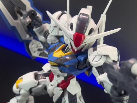 SUPA的MGSD风灵没想到来得这么快,整体造型外观非常耐看,SD的比例拥有MG的拼装质感,把玩手感非常舒适,整体素质相当不错,还有附赠水贴,50以下真的是性价比超高。冲就完事了!#模型 #拼装模型 #高达 #高达模型 #胶佬