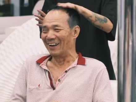 原来我们的父亲老了 我们也成为小时候的大人#时光慢些吧 @DOU+小助手