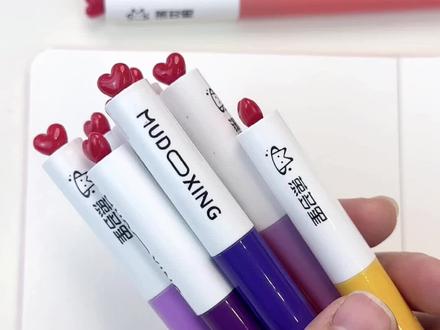 丙烯马克笔|晚霞
超简单的晚霞画法 只用画横线就能学会
临摹🍠喵艺生绘画#简笔画画 #丙烯马克笔绘画#马克笔绘画#丙烯马克笔#绘画教程