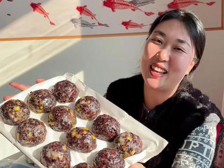 红小豆、玉米、红芸豆、黑米…多种粗粮混合,口感扎实,膳食纤维满满,粘糯中带着谷物的清香!#记录好好的自己 #记录真实生活 #新农人计划2025 #农村美食 #粘豆包