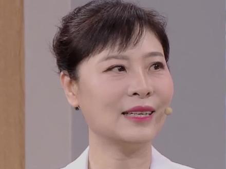 为什么吃盐多会导致血压升高? 长期摄入过多盐是高血压的危险因素之一,还有可能会导致高血压的发生。#健康科普