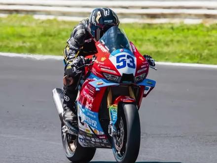 WSBK著名评论员Massimo Temporali 试驾张雪820RR#摩托车赛事 #WSBK #张雪机车