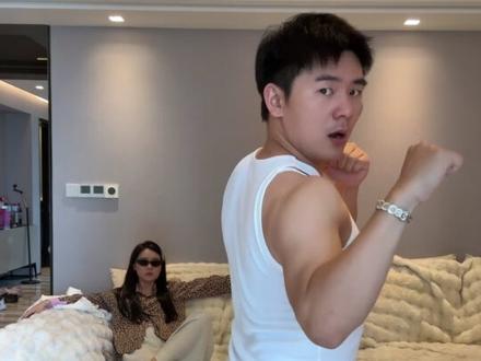 阔夫在外面的底气都是老婆给的~#阔夫日记#羽素祛痘大灯泡
