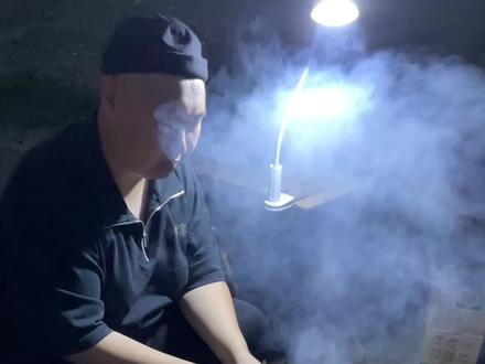 一吃一个不吱声。