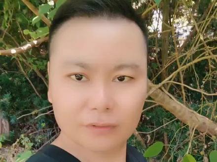 #上热门 北京一女孩把日本投降印在背包上#铭记历史 #勿忘国耻 #爱国正能量